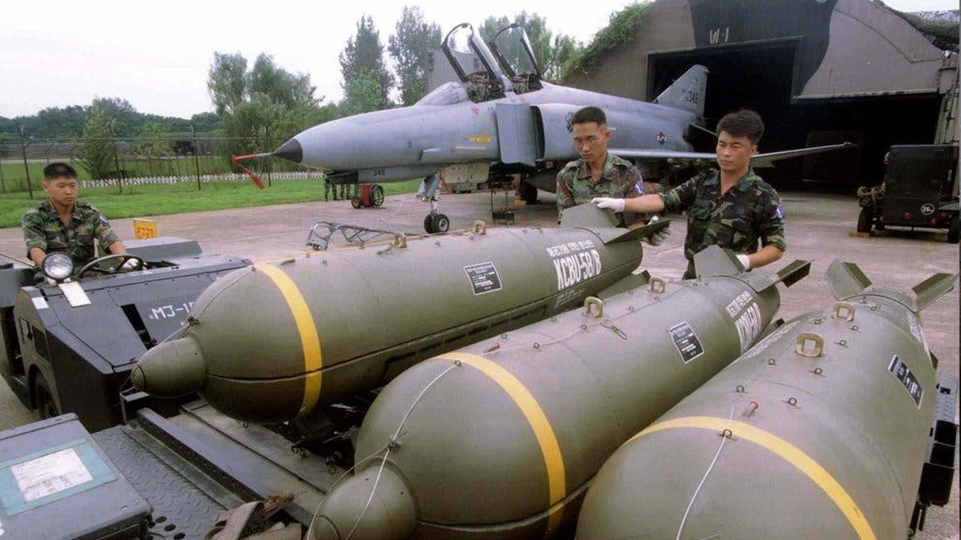 US raises East Asia tension with weapons for South Korea
