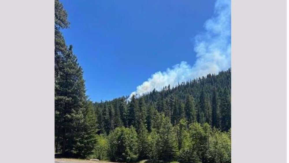 US warplane crashes southeast of Mount Rainier, sparking wildfire