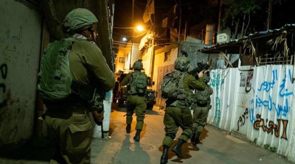 Israeli forces storm West Bank towns, abduct ordinary Palestinians 