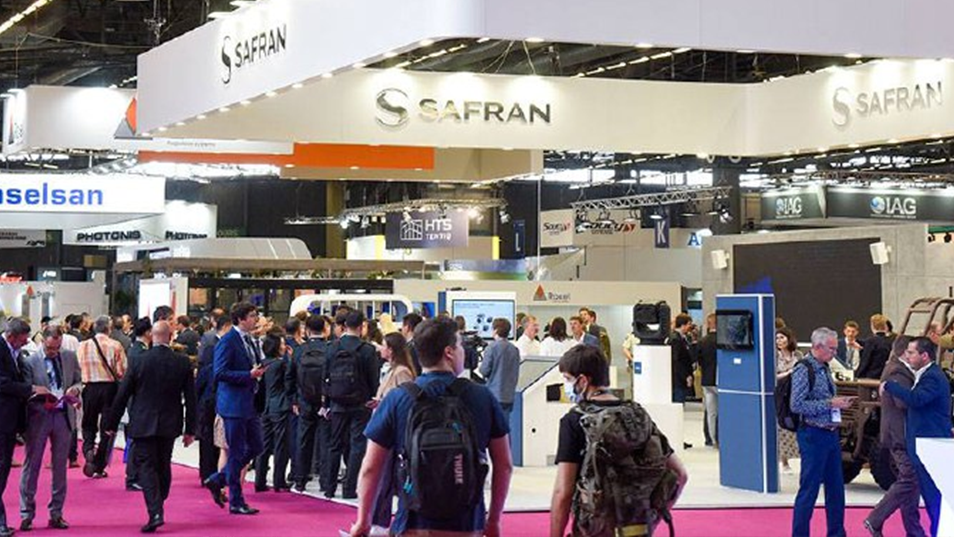 Activists protest Israeli, US arms manufacturers at Paris defense expo