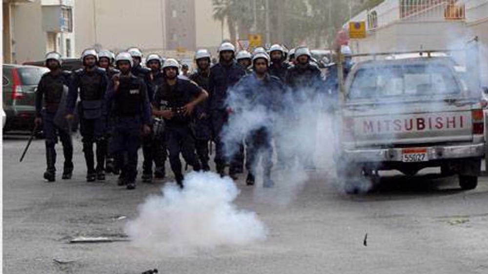 Bahraini regime forces attack mourning Shia Muslims near Manama