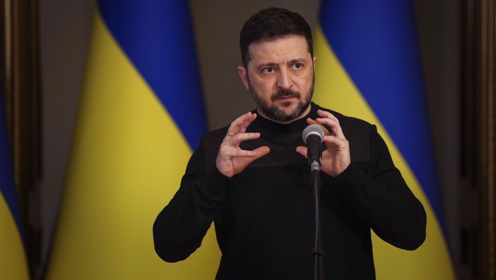Zelensky doubles down on ultimatum to destroy relay stations along Belarusian border