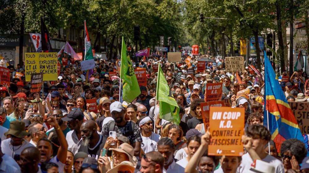 Manifestation massive contre le racisme à Paris