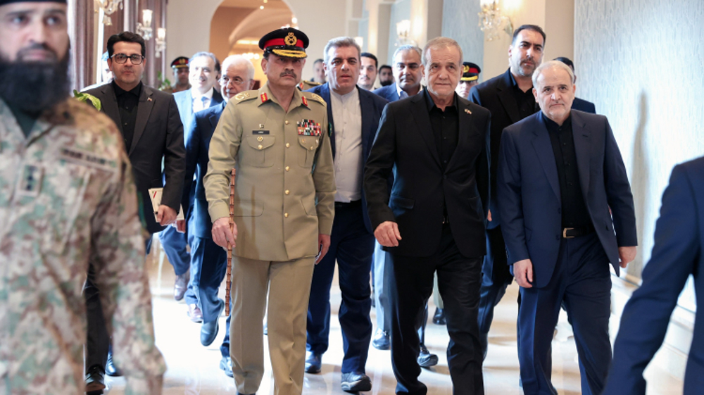 President Pezeshkian meets Pakistan army chief during Islamabad visit