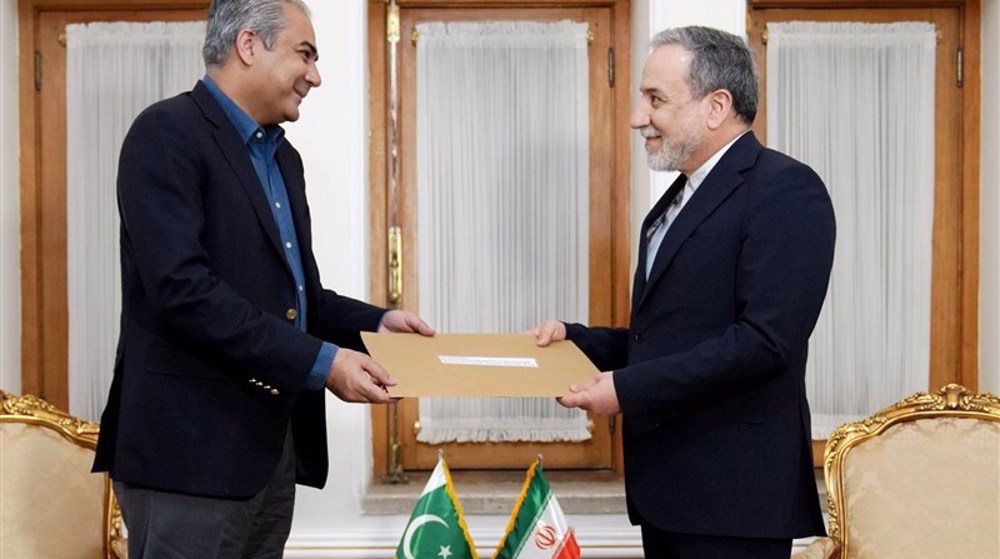 Araghchi receives Pakistani PM’s special message to Ayatollah Khamenei