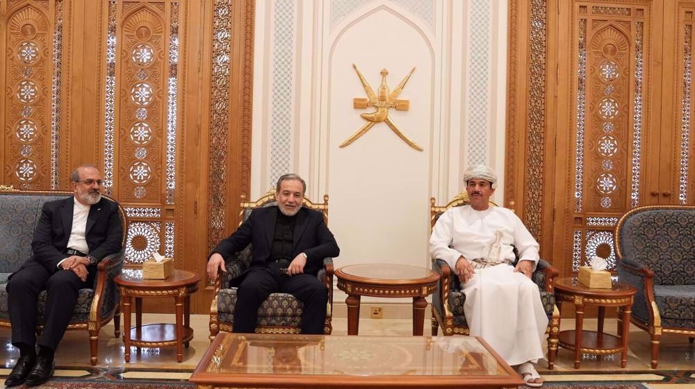Araghchi arrives in Muscat for talks on Strait of Hormuz, regional developments
