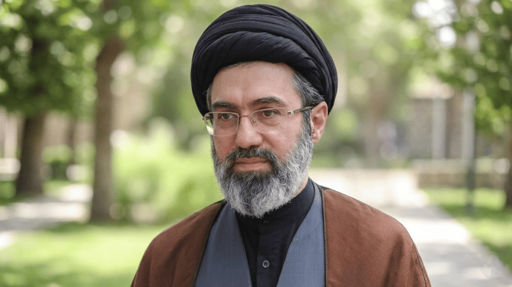 L’Ayatollah Khamenei salue une affluence « historique » aux funérailles du Leader martyr