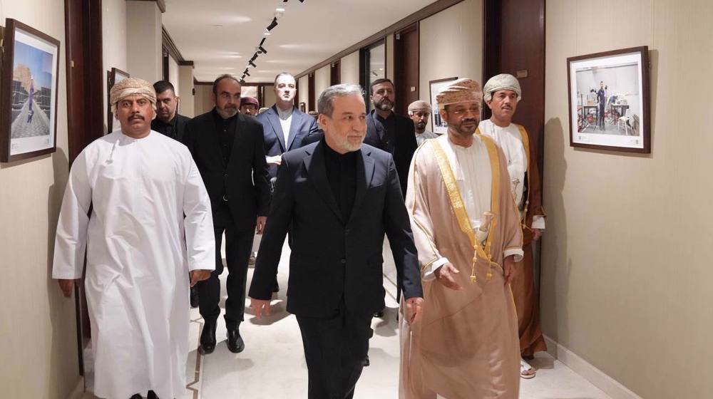 Araghchi arrive à Oman pour des discussions sur le détroit d'Ormuz 