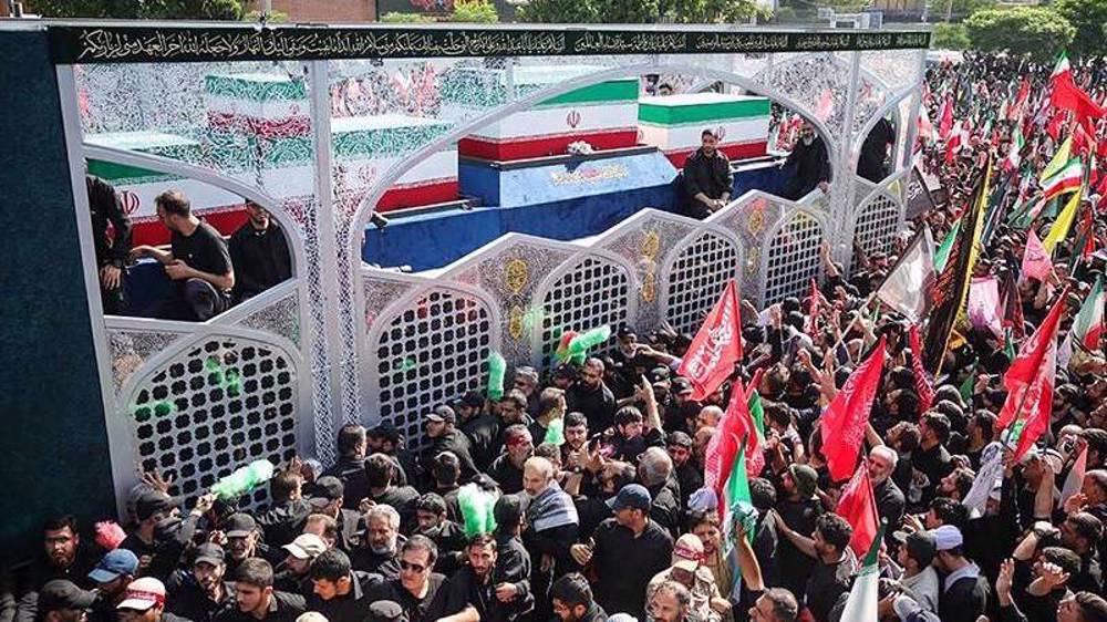 Martyred Leader’s coffin carried through Tehran's streets during funeral procession