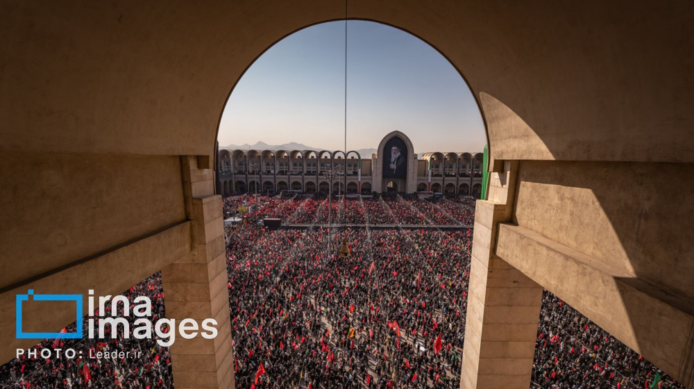 Adieu au Leader : Le peuple iranien uni dans une immense prière pour le Leader martyr