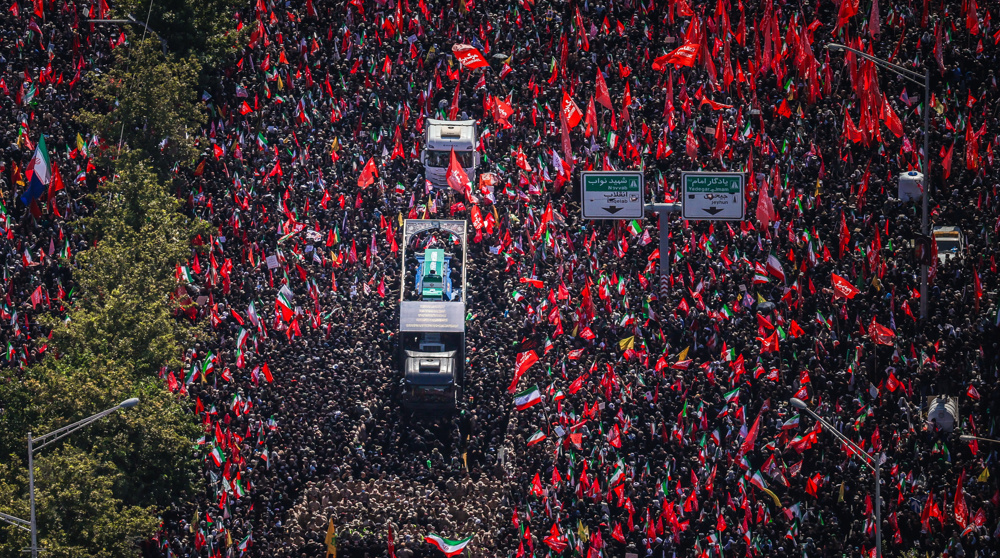 Une marée humaine à Téhéran pour le cortège funèbre du Leader martyr de la Révolution