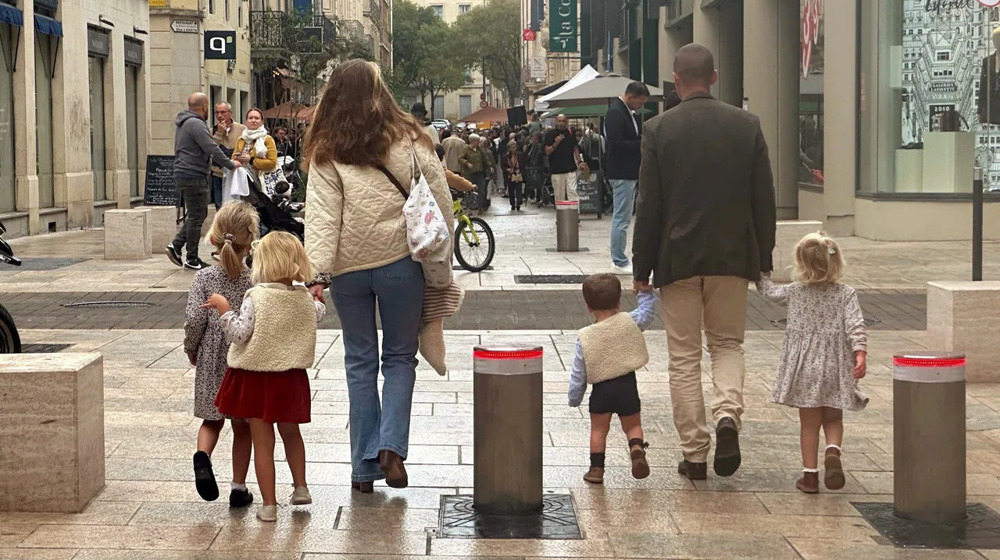 Exclusion croissante des enfants de l’espace public en France 