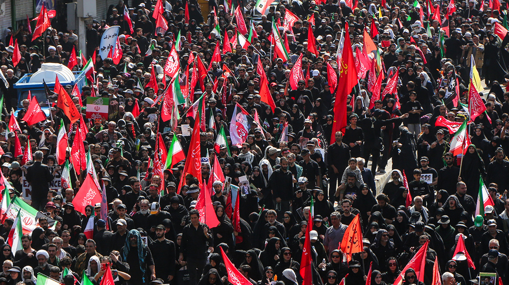 Funérailles du Leader martyr : les drapeaux rouges de la vengeance 