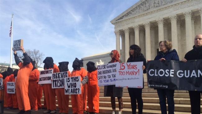 Protesters call on Obama to close Guantanamo