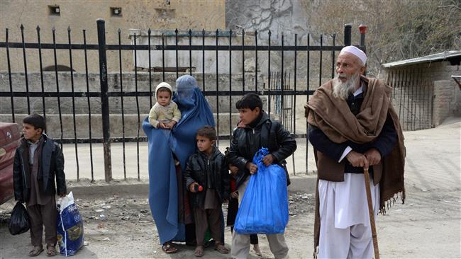 100s of Afghans flee Pakistani shelling