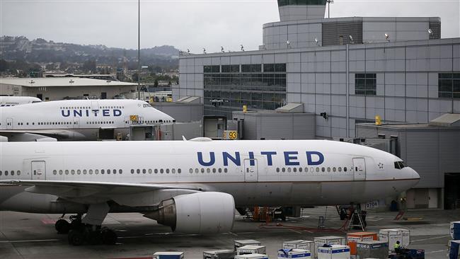 United Airlines kicks couple off flight to wedding 