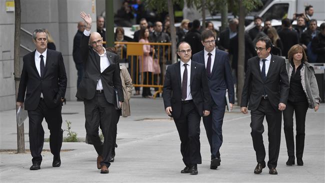 Ex-Catalan leaders appear at court, Puigdemont doesn't