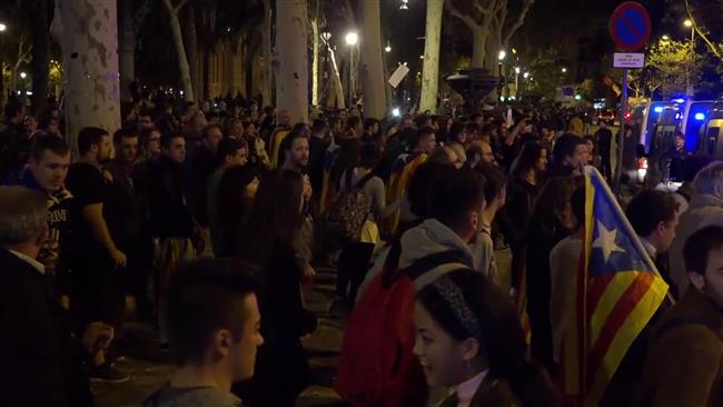 Spain: Hundreds protest outside High Court
