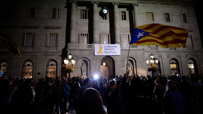 Catalogne: Puigdement défie Madrid 