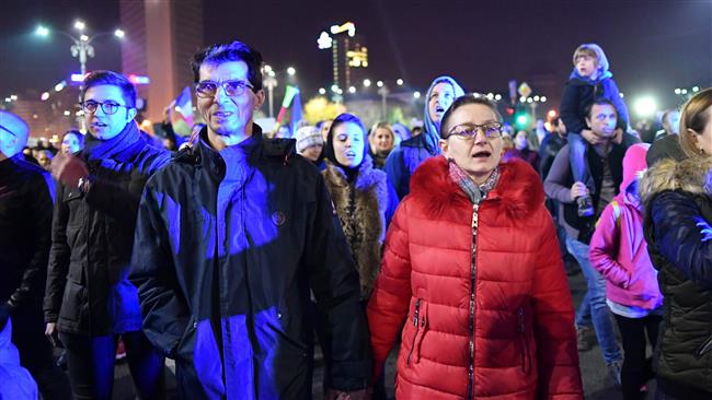 Thousands of Romanians protest judicial reforms 