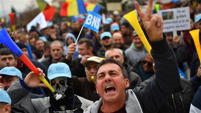Romanian workers protest govt. fiscal measures