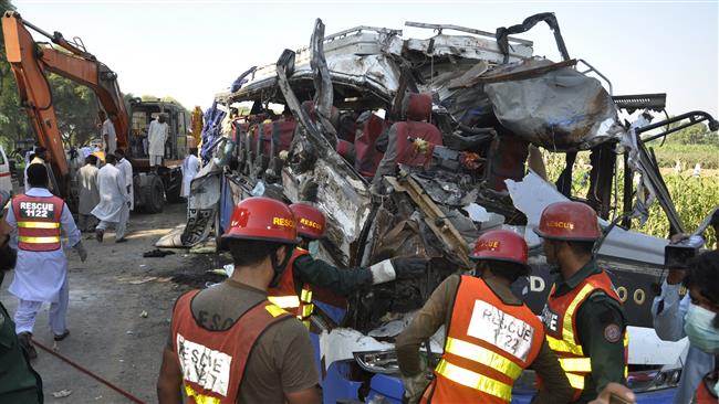 Bus crash in Pakistan kills 26, injures dozens 