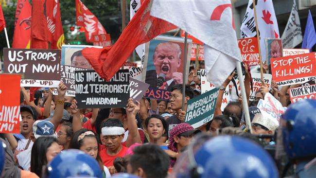 Anti-Trump protesters clash with police in Philippines