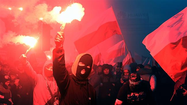 Nationalists, anti-fascists march in Poland