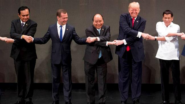 Trump baffled by ASEAN handshake with fellow leaders 