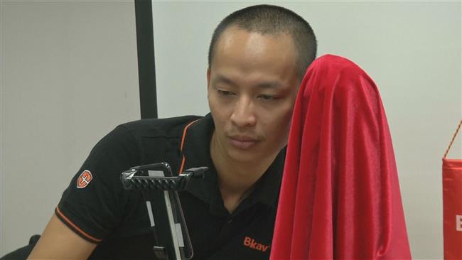 Vietnamese researcher shows iPhone X face ID 'hack'