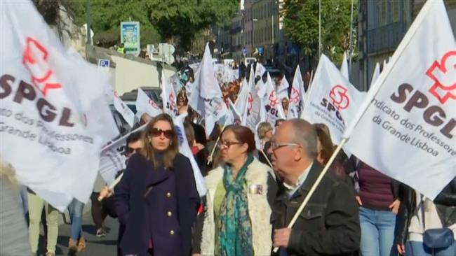 Teachers strike over working conditions in Lisbon