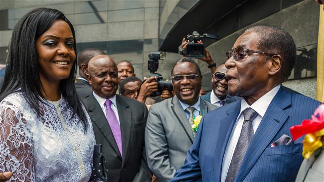 Mugabe refuses to step down after meeting generals