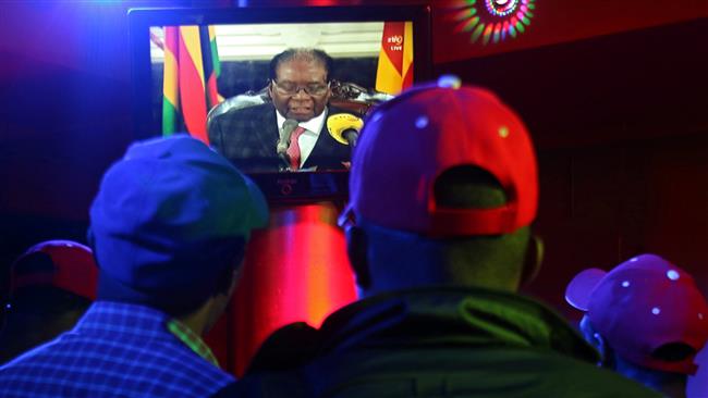 Zimbabwe teetering on edge: Mugabe clings to power