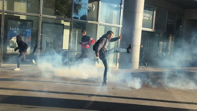 Paris: la police contre les étudiants 