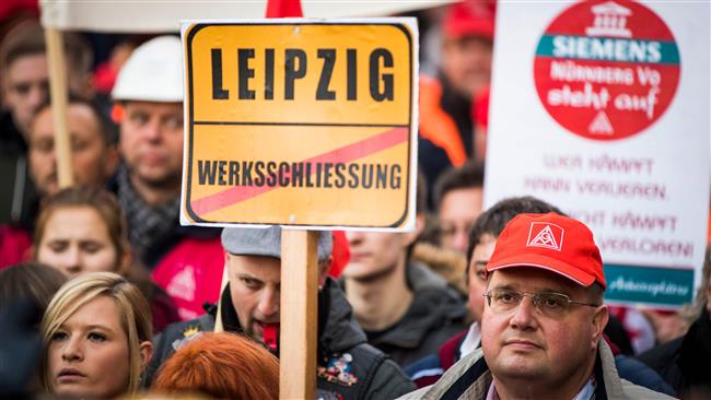 Thousands rally in Berlin against Siemens job cuts plan