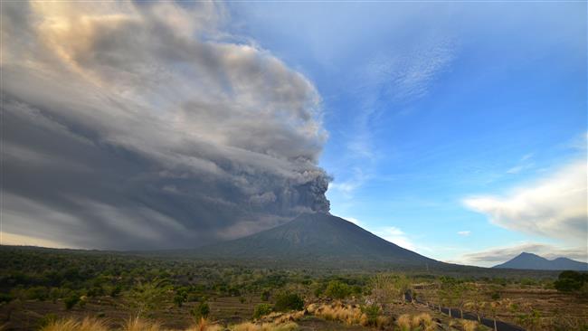Bali volcano erupts, flights resume after brief halt