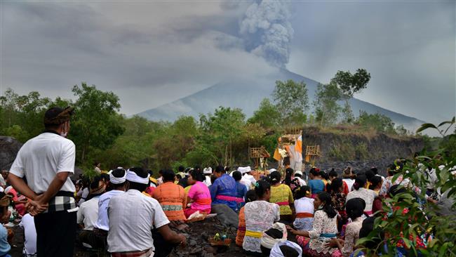 Bali volcano forces mass evacuation, shuts airport