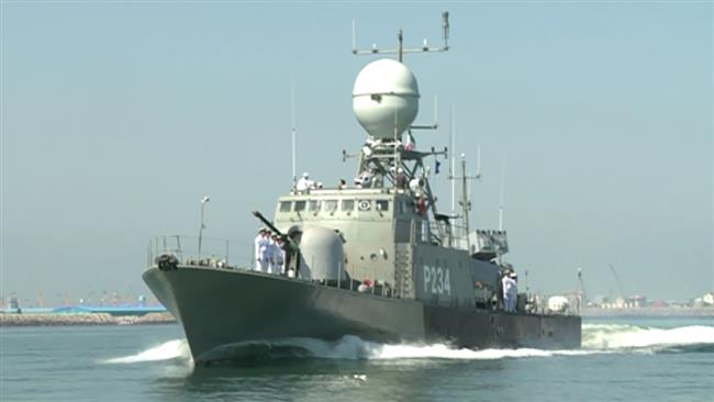 Croiseur lance-missiles iranien en mer
