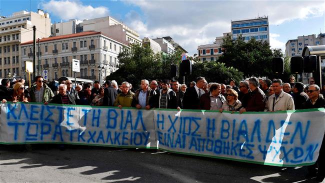 Greeks protest against overcrowded migrant camps