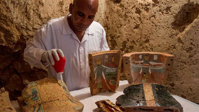 Archaeologists discover ancient tombs in Egypt