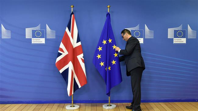 100K Britons demand Brexit with no deal
