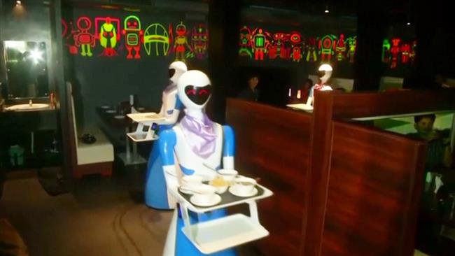 Indian restaurant replaces waiters with robots