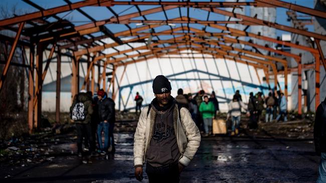 Refugees in Serbia's north brave winter to cross to EU