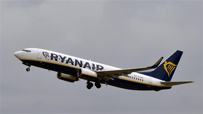 German pilots with Ryanair to hold 'warning strike' Friday  