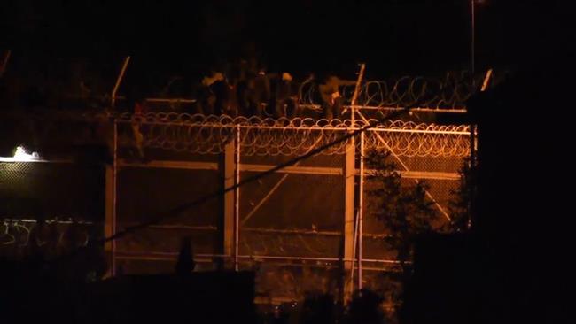 Spain: Refugees stuck on barbed wire fence