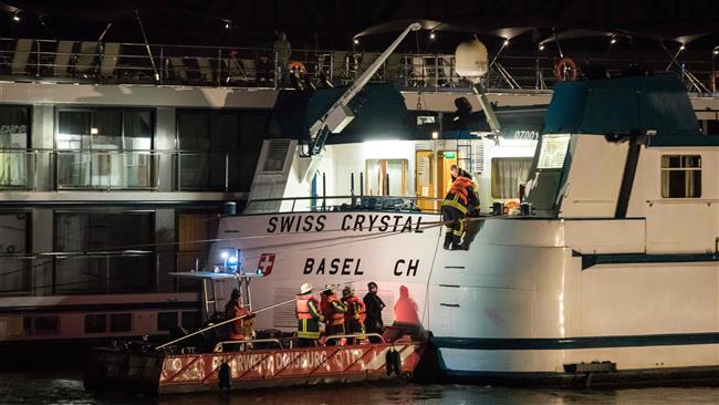 Ship hit highway bridge in Germany, 25 hurt