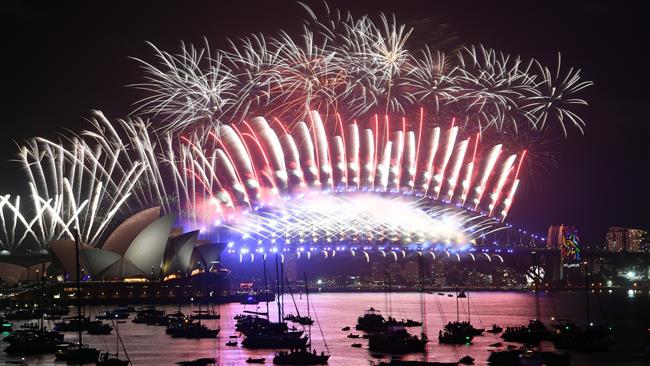 Sydney welcomes 2018 with fireworks display