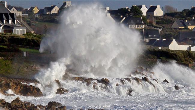 Storm cuts power to 65,000 households in W France
