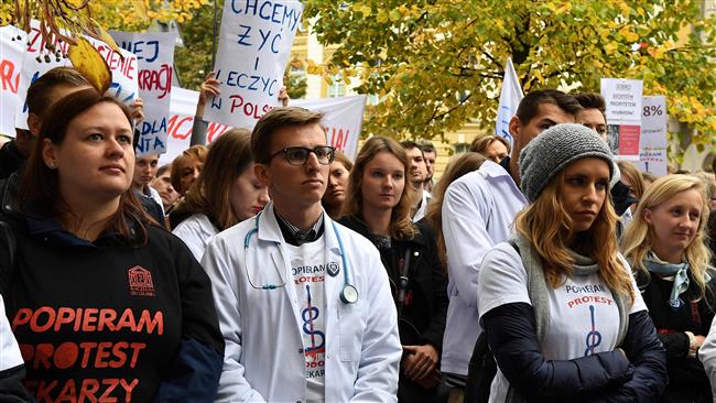 Polish doctors protest against overtime deals
