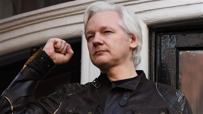 Ecuador gives citizenship to WikiLeaks founder Assange
